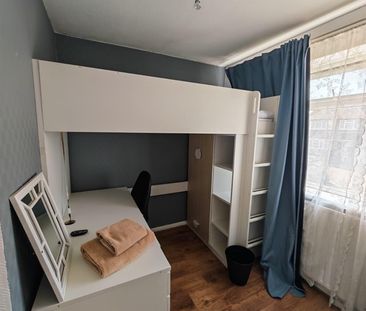 Room in a Shared House, Adams Close, NW9 - Photo 2