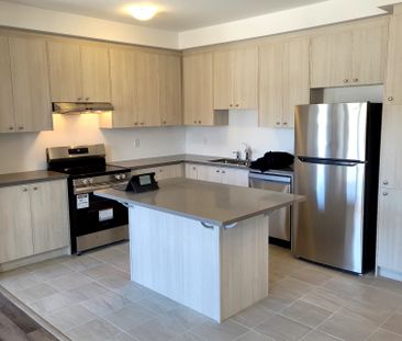 For Lease - 94 Ennerdale Street, Barrie, Ontario - Photo 1