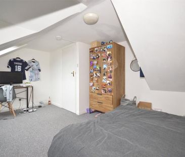 4 bedroom end of terrace house to rent - Photo 5