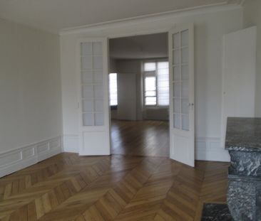 Location Appartement 4 pièces 121m² ORLEANS 45000 - Photo 2
