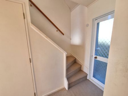 Comfortable home with nice outlook - Photo 3