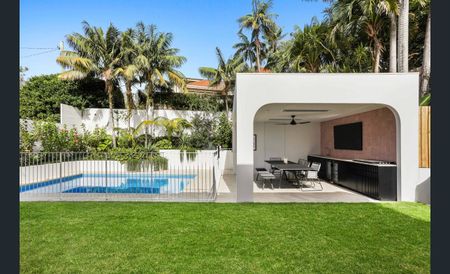 Family Entertainer with Grand Proportions, Light, Space & Expansive Harbour Views - Photo 4