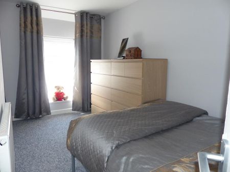 3 bedroom terraced house to rent - Photo 3