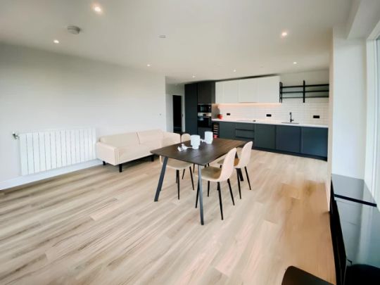 3 Bedroom 2 Bathroom - Photo 1