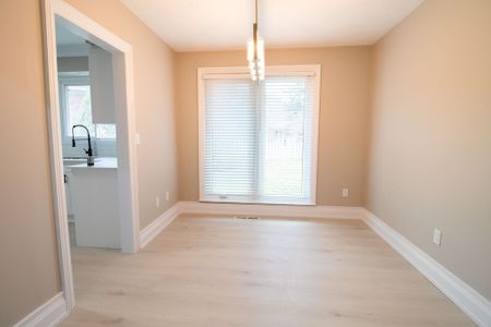 **ALL INCLUSIVE** Stunning main unit in St. Catharines!! - Photo 4