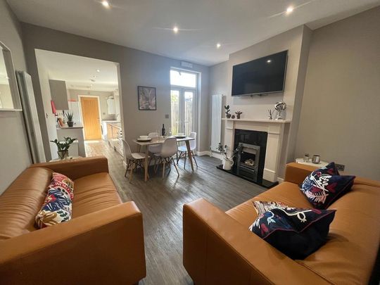 5 bedroom house to rent - Photo 1