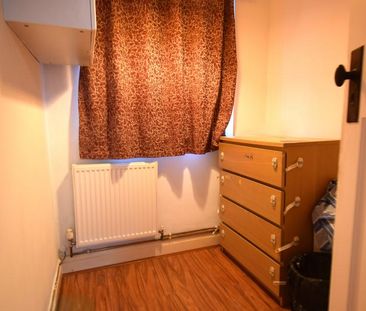 4 bedroom semi-detached house to rent - Photo 5