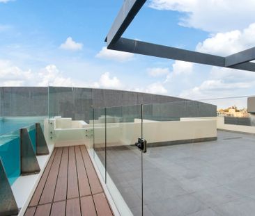 Split Level Penthouse Living&comma; Expansive Terrace & Private Lap... - Photo 4