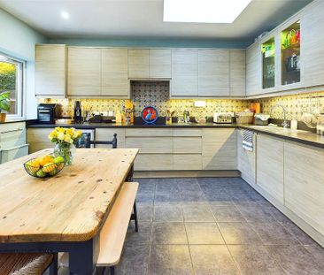 4 bedroom semi-detached house to rent - Photo 2