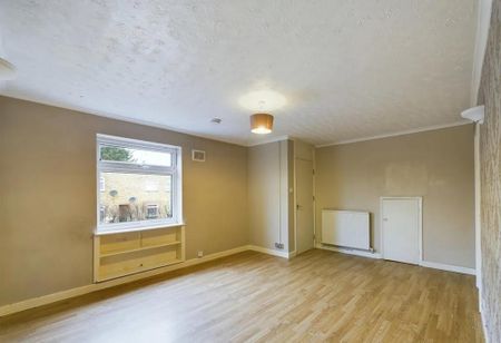 4 bedroom end of terrace house to rent - Photo 2