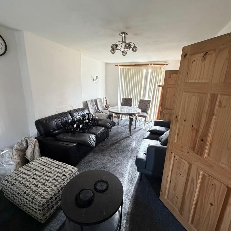 1 bedroom in a house share to rent - Photo 1