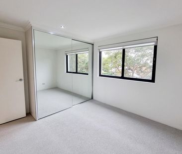 BRIGHT APARTMENT IN ULTRA CONVENIENT LOCATION - Photo 5