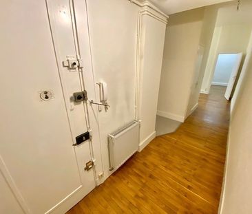 Location Appartement 2 pièces 60m² LYON 6ème - Photo 3