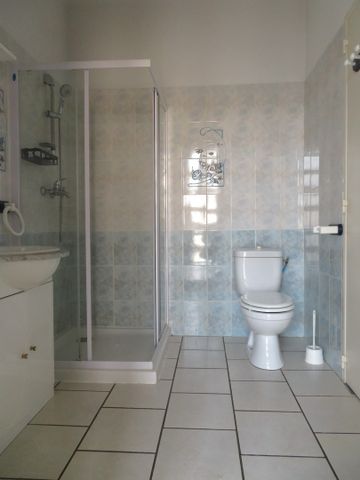 Nîmes, T4, 750€ H.C, Place Hubert Rouger, 83m² - Photo 5