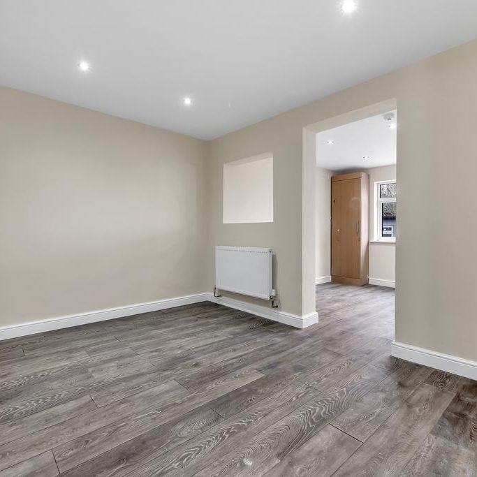 5 bedroom semi-detached house to rent - Photo 1