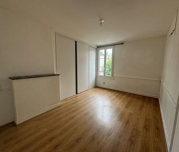 Appartement 4 pièces, à deux pas de la place des Epars ! - Photo 2