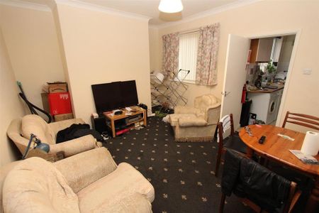 4 bedroom private hall to rent - Photo 5