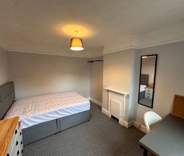 4 or 5 bedroom house - Photo 3
