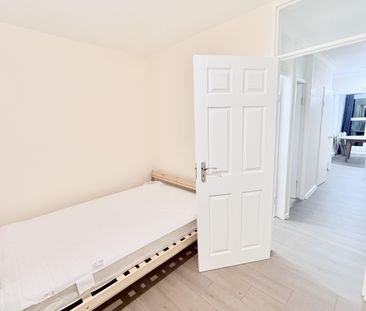 3 bed Flat in Bowes Road , London, N11 1NN - Photo 4