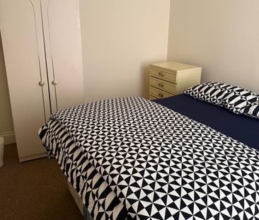 Room in a Shared House, Quantock Road, BS3 - Photo 3