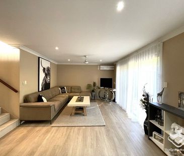 Three Bedroom Townhouse with Pool in Complex - Photo 2