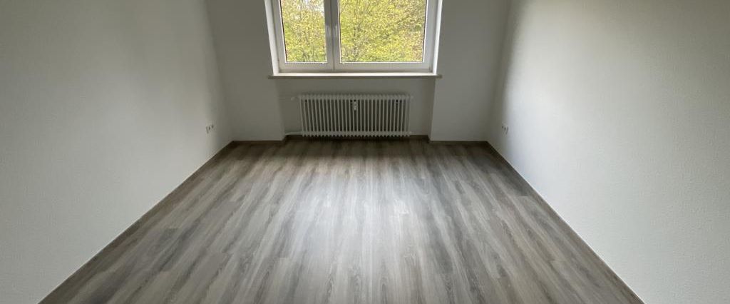 Modernisierte 4-ZKB-Balkonwohnung im Europaviertel zu vermieten! - Photo 1