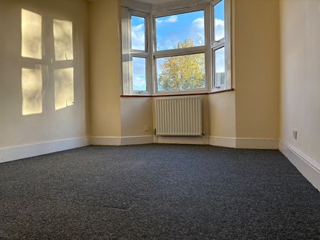 2 Bed Flat, Blenheim Gardens, NW2 - Photo 3