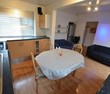 4 bedroom end of terrace house to rent - Photo 6