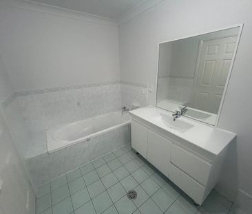 3 BEDROOM DUPLEX! - Photo 6