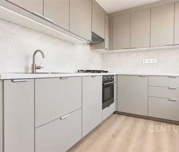 Pronájem bytu 3+1 se dvěma balkony, 72 m - Photo 3