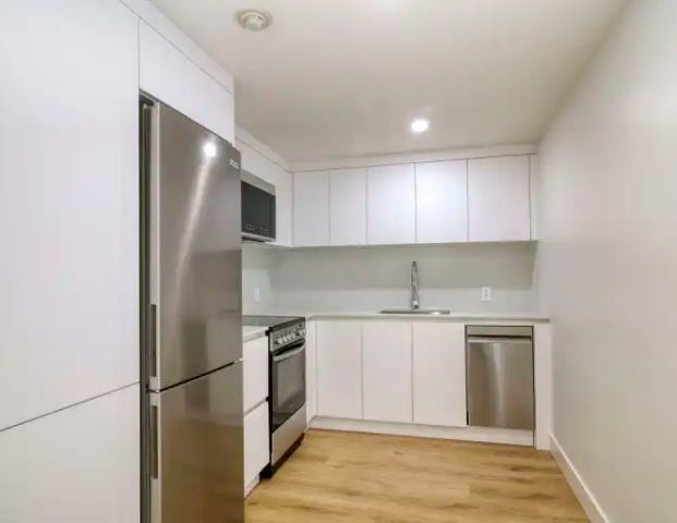 Regency | 3555 Cote-des-Neiges Road, Montreal - Photo 1