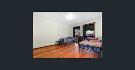 Conveniently Located Family Home Opposite Werribee Secondary College! - Photo 4