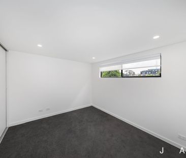 Inner-City Living with a Rooftop Retreat - Photo 2