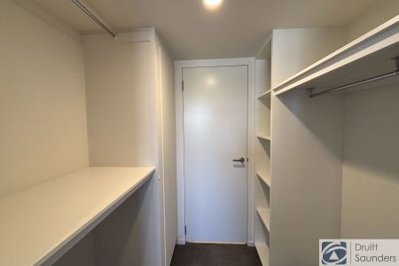 Modern Two-Bedroom Apartment with Resort-Style Amenities in Central Maylands - Photo 4