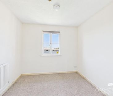 4 bedroom end of terrace house to rent - Photo 4