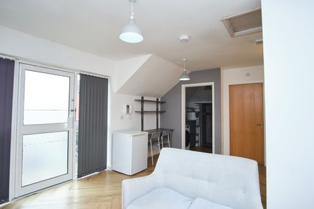 Orchard Court Flat 9 - Photo 3