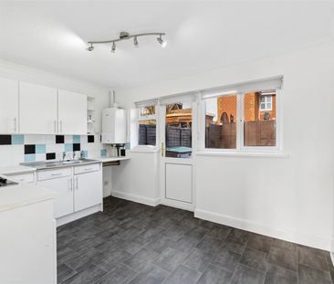 Lawn Close, Plymouth - Photo 5