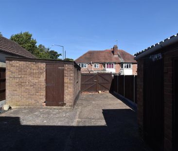 3 bedroom flat to rent - Photo 2