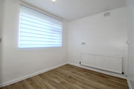 1 Bedroom Maisonette - Garden To Let - Photo 4