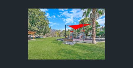 2 Courtyard 2 Bathroom Groud Floor Apartment - Photo 2