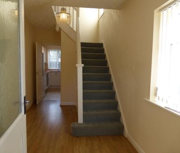 3 bedroom semi-detached house to rent - Photo 6