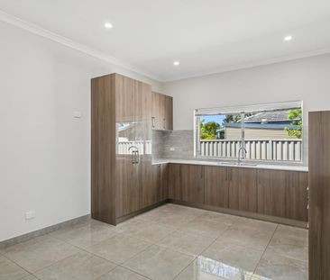 Beauty in Bayswater! - Photo 1