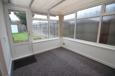2 bedroom bungalow to rent - Photo 3