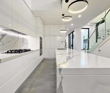 Modern Family Home with Designer Finishes - Photo 5