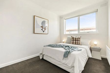 Stylishly Renovated Retreat in Elwood's Most Sought-After Pocket - Photo 4