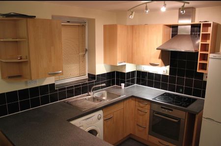 2 Bed Flat, City View, IG1 - Photo 2