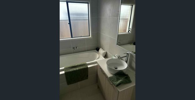 Convenient Pimpama Location – 3-Bedroom Home with Double Garage - Photo 1