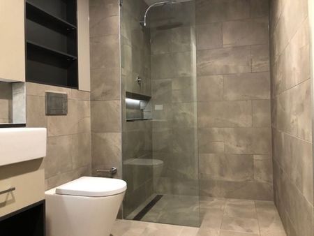 UNFURNISHED Modern Luxury One Bedroom Apartment! - Photo 3