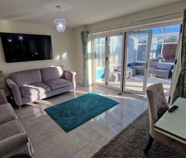 5 bedroom detached house to rent - Photo 4