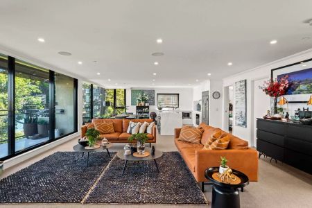 'Retford Hall' Absolute Luxury with World Class Views of Sydney's Iconic Harbour and City Skyline From This Stunning Spacious Double Apartment - Photo 4